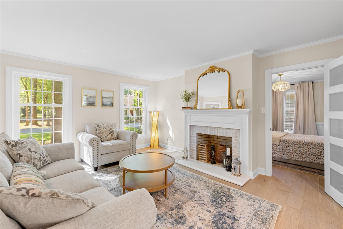 Front sitting area with natural light